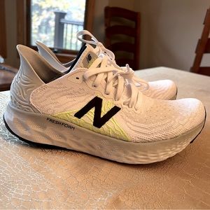 New Balance Women’s 1080V10 Fresh Foam Running Shoes White Black Lime Sz US 8 B